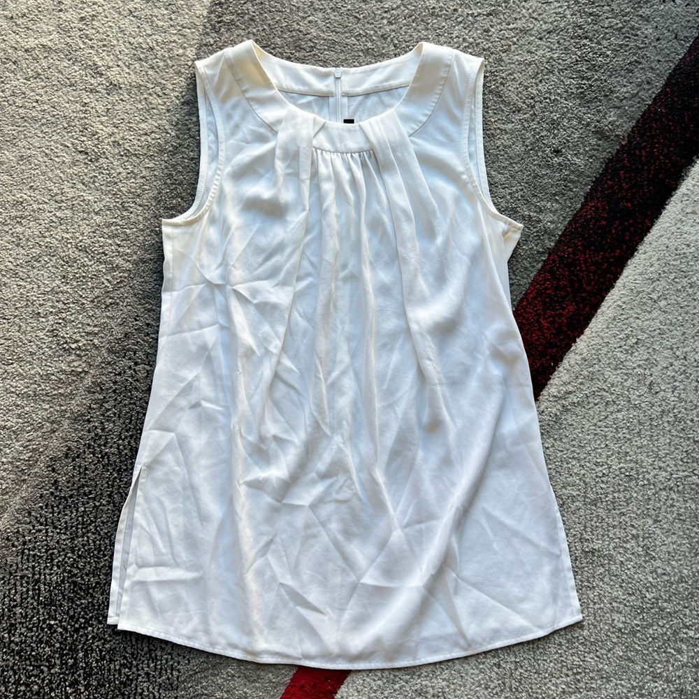 St. John Ivory Pleated Sleeveless Blouse